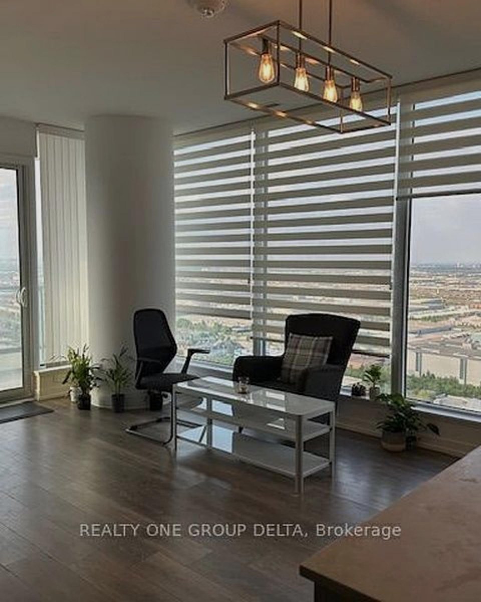 Ravrealty's tweet photo. Corner unit at 898 Portage Pkwy #4002, Vaughan: 3 beds, 2 baths, 950 sq ft, balcony, parking, near transit. https://t.co/WkyFqxK2yy