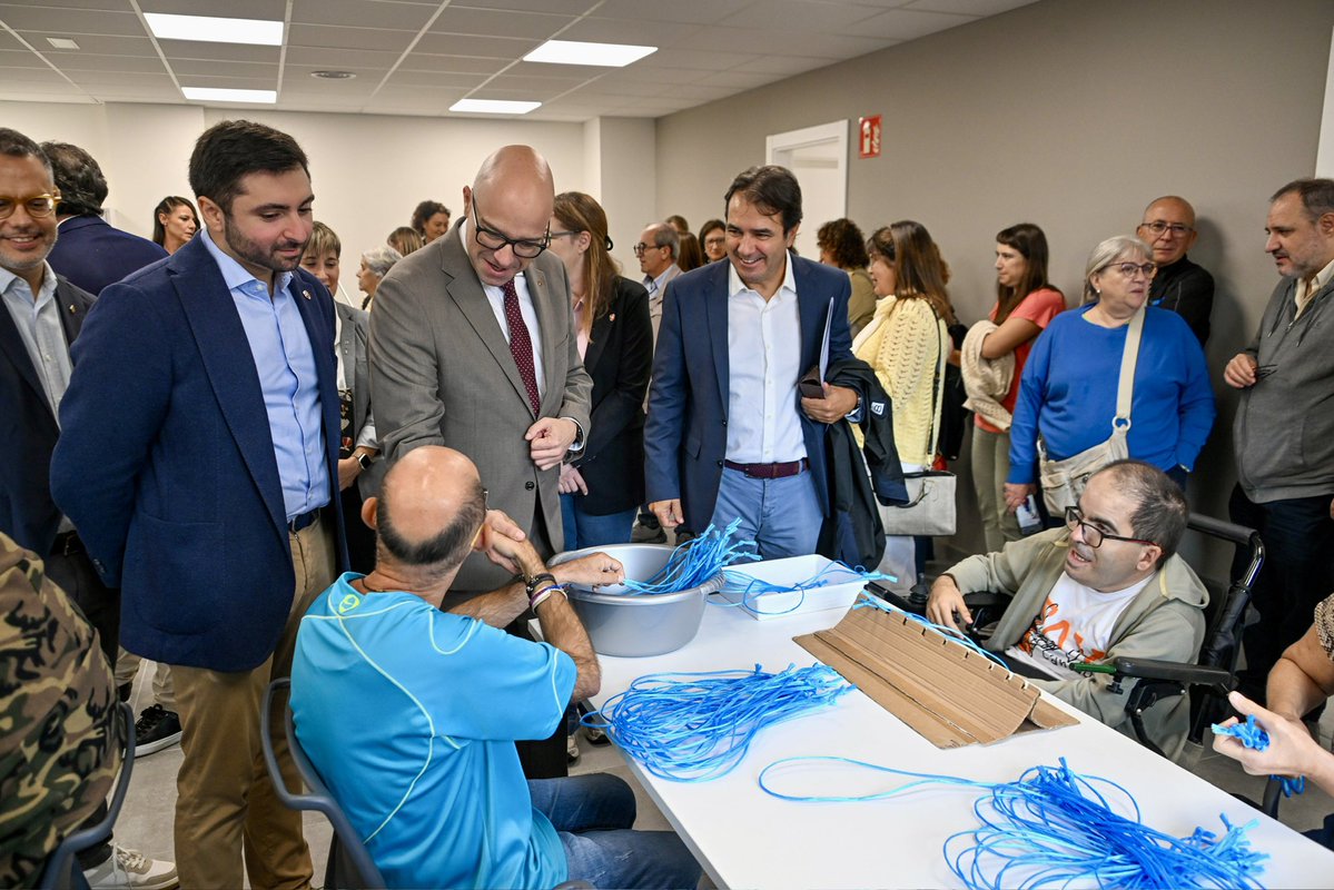 dsocialscat's tweet photo. A #Manlleu, ha mantingut una reunió de treball amb l’Ajuntament i ha visitat el nou Centre Ocupacional de la Fundació Sant Tomàs, adreçat a persones amb discapacitat intel·lectual. https://t.co/cbU2D3oSsm