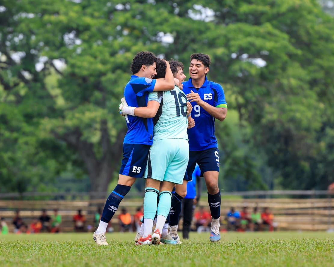 DeDeporte_ES's tweet photo. #DeDeportes |  La #SelectaSub20 venció 3-2 a Passport en tanda de penales, tras igualar a uno en tiempo regular, y selló su boleto a los octavos de final del «Torneo Las América 2026», en Colombia. #DiarioElSalvador https://t.co/zx853iMc22