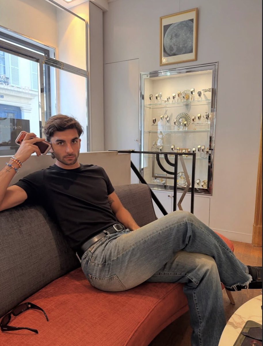 mbpp7_'s tweet photo. El hombre más bisexual que he visto jamás. https://t.co/fGEWEExaiN