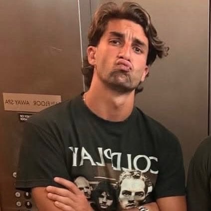 mbpp7_'s tweet photo. El hombre más bisexual que he visto jamás. https://t.co/fGEWEExaiN
