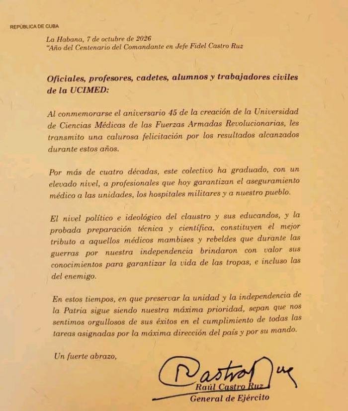 LizGG1974's tweet photo. El General de Ejército Raúl Castro Ruz envió una carta de felicitación a oficiales, profesores, cadetes, alumnos y trabajadores civiles de la Universidad de Ciencias Médicas de @MinfarC (UCIMED-FAR), con motivo del aniversario 45 de la institución.
Felicidades!!! #LaHabanaDeTodos https://t.co/enybAH01a4