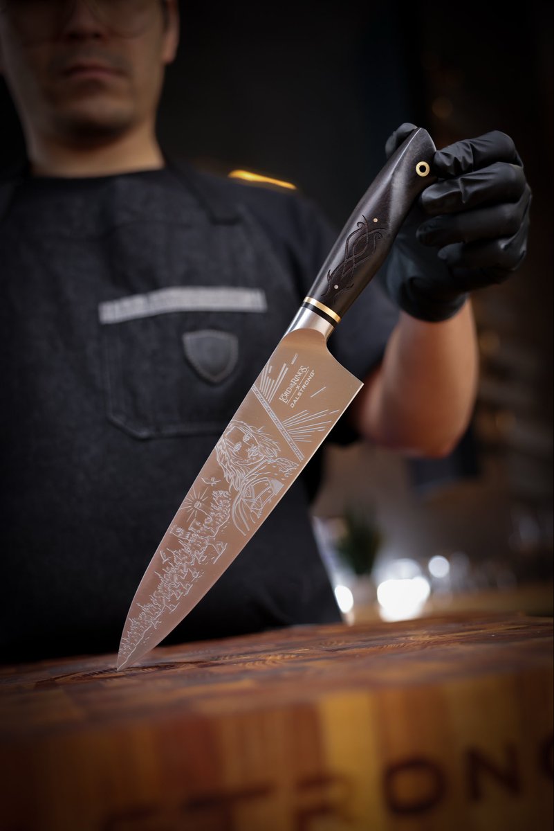 dalstrong's tweet photo. Channel the spirit of Middle-earth. ⚔️🌿 Inspired by Aragorn, the Lord of the Rings™️ x Dalstrong 8” Chef Knife brings precision, power, and legendary design to every cut. 🗡️

Shop now at https://t.co/LqglyGHyfD

#Dalstrong #LordOfTheRings #ChefKnife https://t.co/5enWlQuY4V