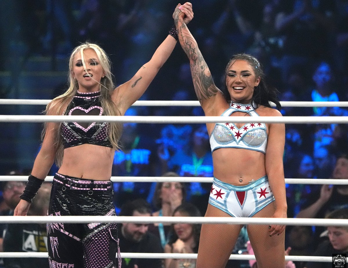 AmberNicoPhoto's tweet photo. The Sisters of Sin
@Skyebyee @TheJuliaHart @AEW @BodyslamNet
#aew #aewallout https://t.co/j53YaI0gn9