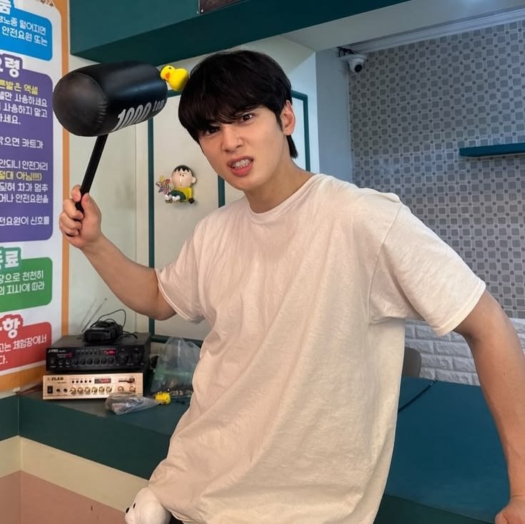 eunwoo_myEun's tweet photo. Ne m'oublie pas OK 😅 https://t.co/SS9S0Q36RL