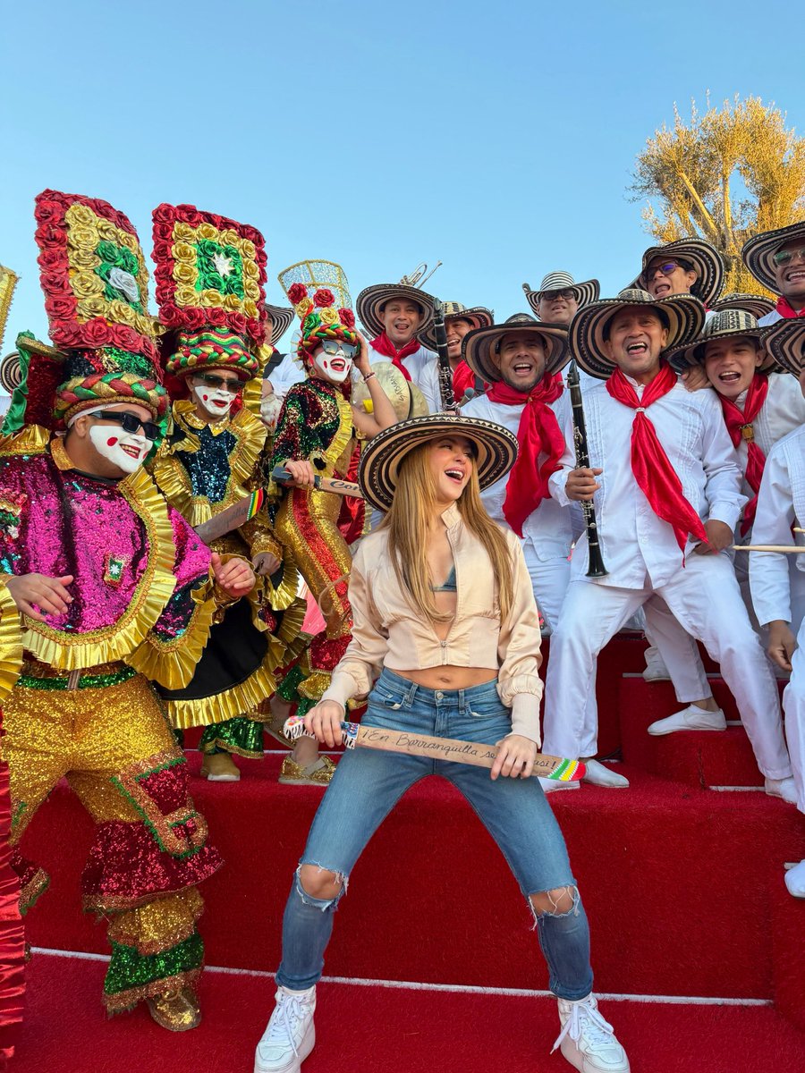 Carnaval_SA's tweet photo. ¡El sentimiento que Barranquilla y su Carnaval sienten por ti es indescriptible, Shak! 🥹😍
Este momento es único para nosotros y quedará guardado para siempre en la historia de nuestra fiesta. Gracias, @shakira, por abrirle las puertas a nuestro Carnaval y permitirnos cumplir esta gran misión cultural a tu lado.❤️💛💚

¡Esperamos vivir el Carnaval 2027 contigo y seguir mostrándole al mundo que en Barranquilla se baila, se goza y se vive a otro nivel! ✨