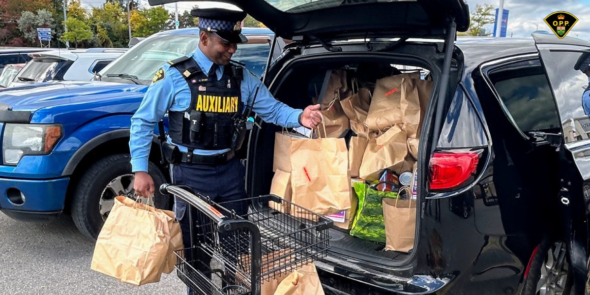 OPP_News's tweet photo. #OperationFullPlate: More than $50,200 and 60,500 lbs of non-perishable food donated.
Over 170 #OPPAuxiliary members from across the province came together for a one-day food drive, collecting non-perishable food items and monetary donations in the communities we proudly serve.
The generosity of community members resulted in an extraordinary outcome, helping provide essential food and support to individuals and families experiencing food insecurity. This achievement demonstrates the meaningful impact that can be made when we unite behind a common cause.
Thank you to everyone who contributed to Operation Full Plate. Every donation, regardless of size, helped make a difference. Your generosity, compassion and commitment to supporting others will have a lasting impact on those who need it most.
OPP Auxiliary: Volunteers for a better community.
🔗https://t.co/DG3gq4ymGV