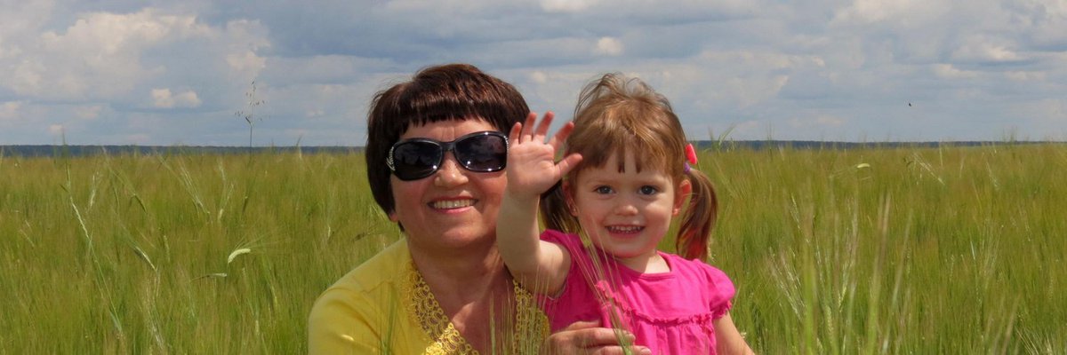 KRRKDT's tweet photo. @glyura А чё это за блядь мелкая, и за пизда в очёчках? https://t.co/dftaVJqmx0