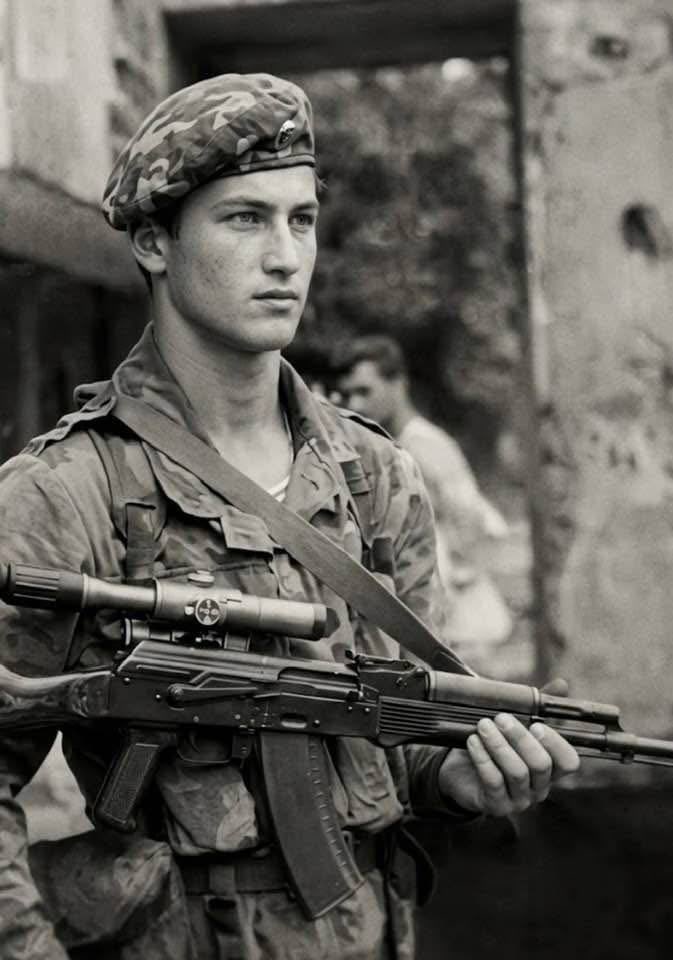 caucasusvisuals's tweet photo. Chechnya, 1990s. https://t.co/Nj62kBdzIe