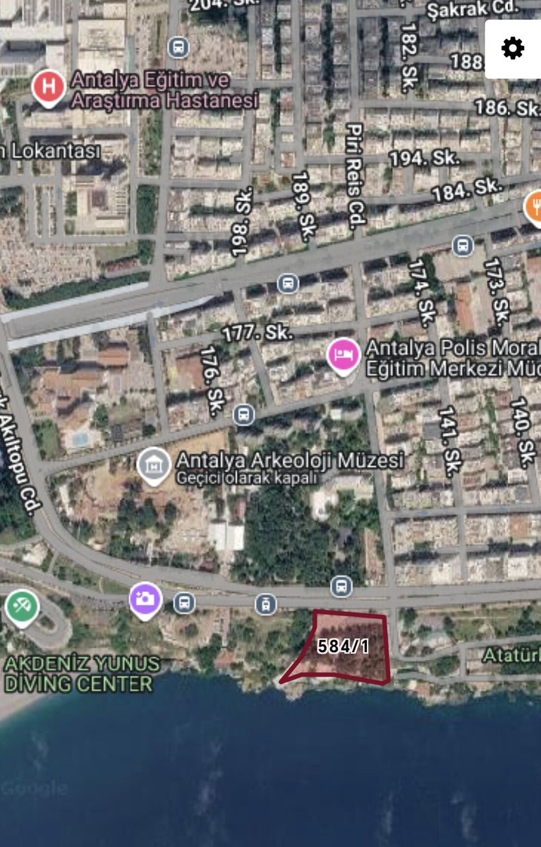 SaldaDernek's tweet photo. Antalya Müzesi yıkılırken, denize sıfır falezlerin üzerindeki alanın koruma statüsü 1. dereceden 2. dereceye düşürüldü. Şimdi aynı yer satışa çıkarılıyor.

… https://t.co/mO60RPT3cl
