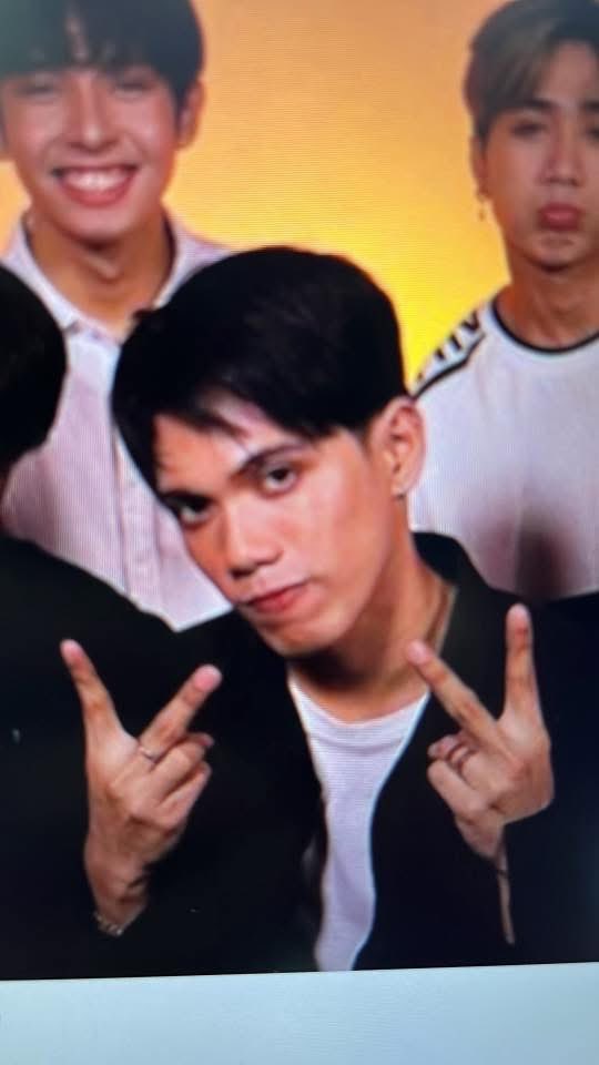 StarKtv14273's tweet photo. @GuessWho_18 Peace yow https://t.co/LbEMs6pncG