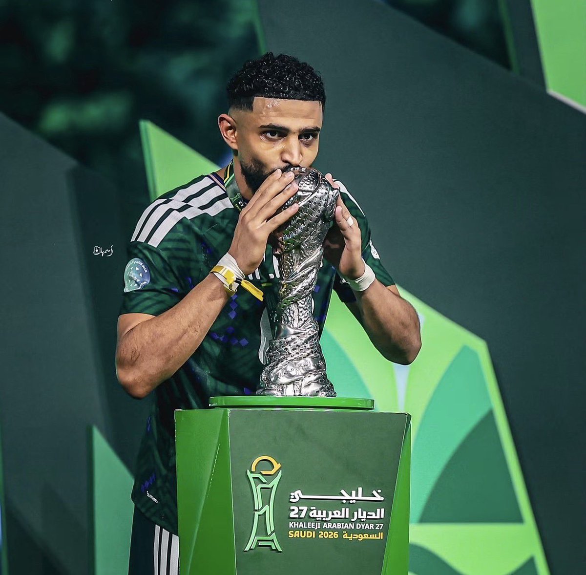 xx5656k's tweet photo. فيه شبه اجماع على ترشيح افضل لاعب اسيوي عبدالإله العمري نتمنى من الاتحاد السعودي على تبني هذه الفكرة خصوصا ان ابو ناصر قدم كاس عالم على مستوى عالي وساهم في تحقيق المنتخب السعودي على كاس الخليج وحقق اكبر دوري على مستوى اسيا صراحة يستحق و جميع الرياضيين العقلاء يدعمون ذلك 💚💚💚💚💚💚💚💚💚
