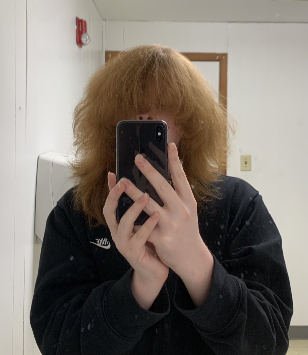 thesillyzuzu's tweet photo. picture i took of maself while i chilled on da bathroom at skewl :3 https://t.co/FlHb7iGk7v