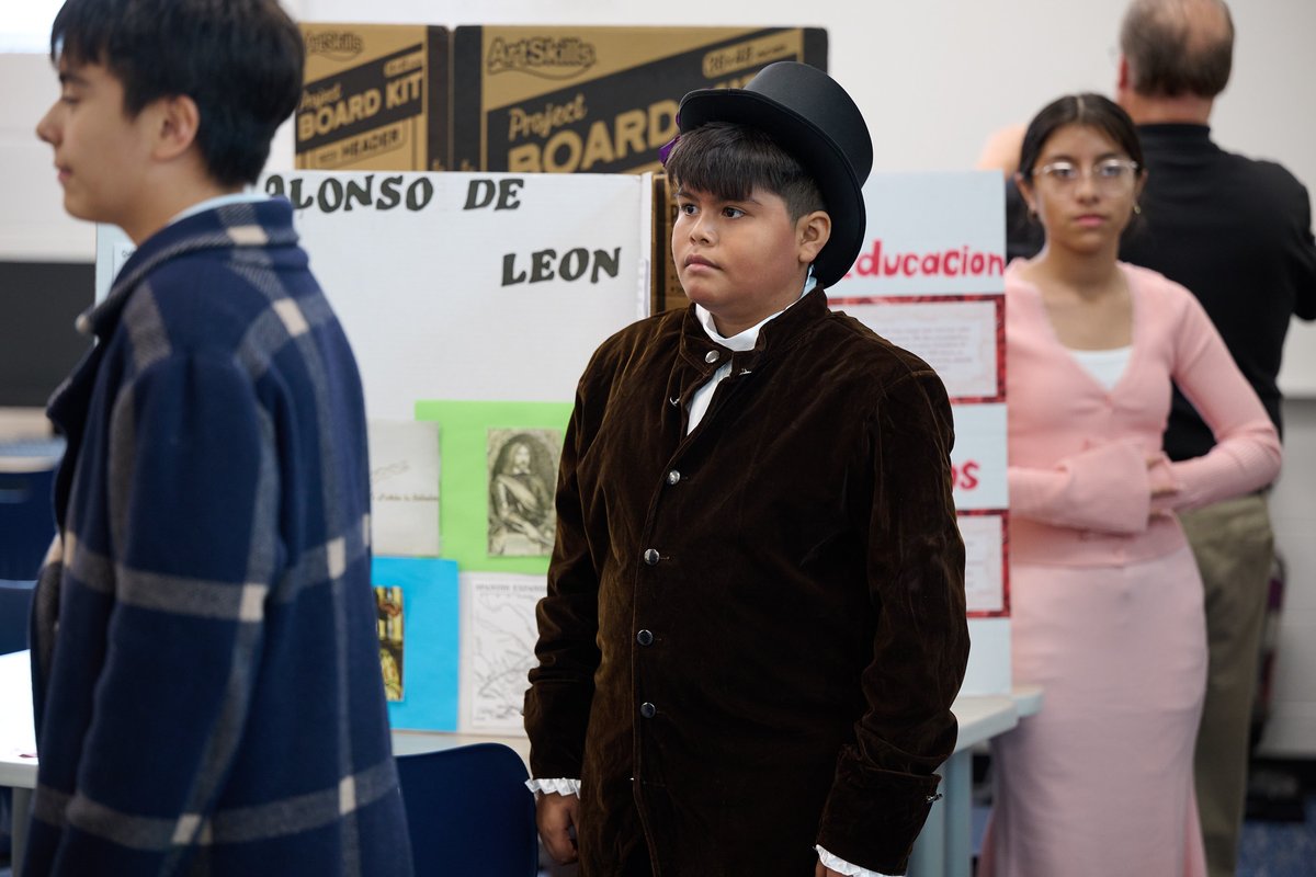 dallasschools's tweet photo. 🖼️👀 Icons spotted at @TAGinPG as students celebrate Hispanic Heritage Month! https://t.co/8azP2C2Fv7