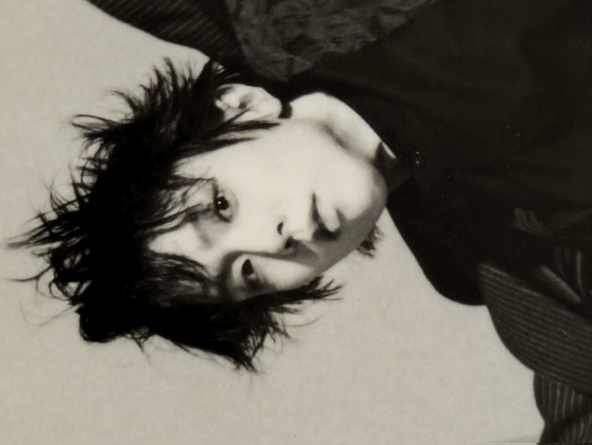 Ema_onlyyuzu's tweet photo. Kitty with messy hair 🐱 https://t.co/jmBrQIZXgf