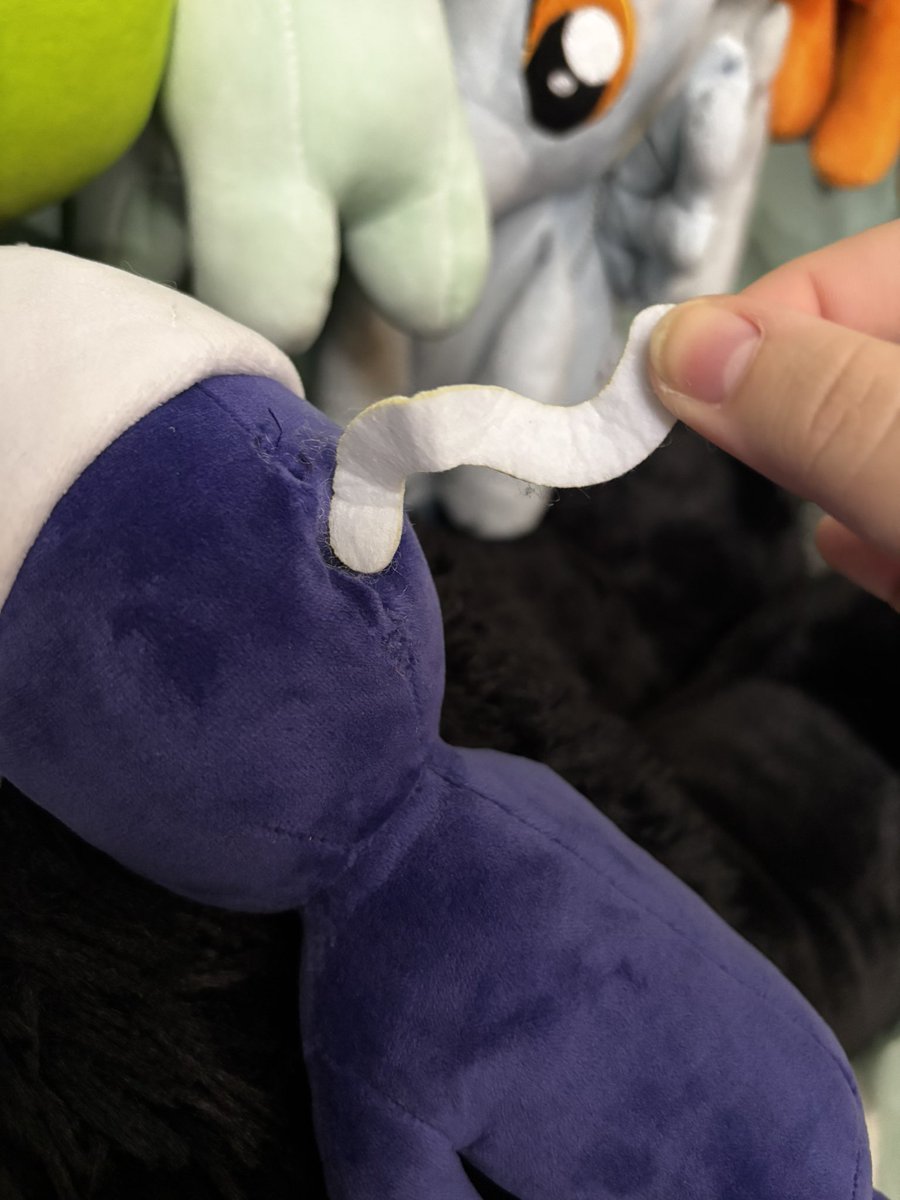 buzzingRoyalty's tweet photo. I just pulled a worm out of the rouxls plush’s head https://t.co/fcp1mq5hdq