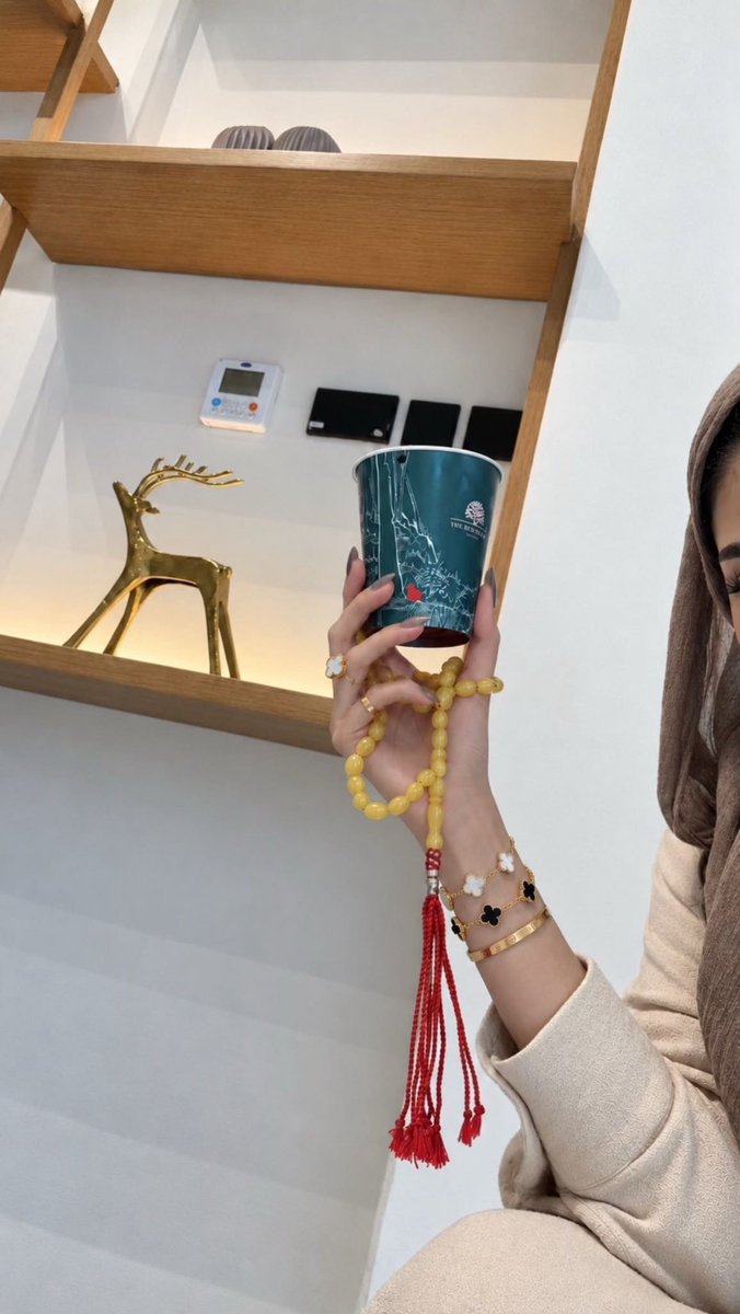 UserrrThree's tweet photo. تركتني للتجافي لا معي حيله ولا لي حول
ماا غير اشيل مسباح القلق / وأعدّ حباته https://t.co/fq7ivEmRa9