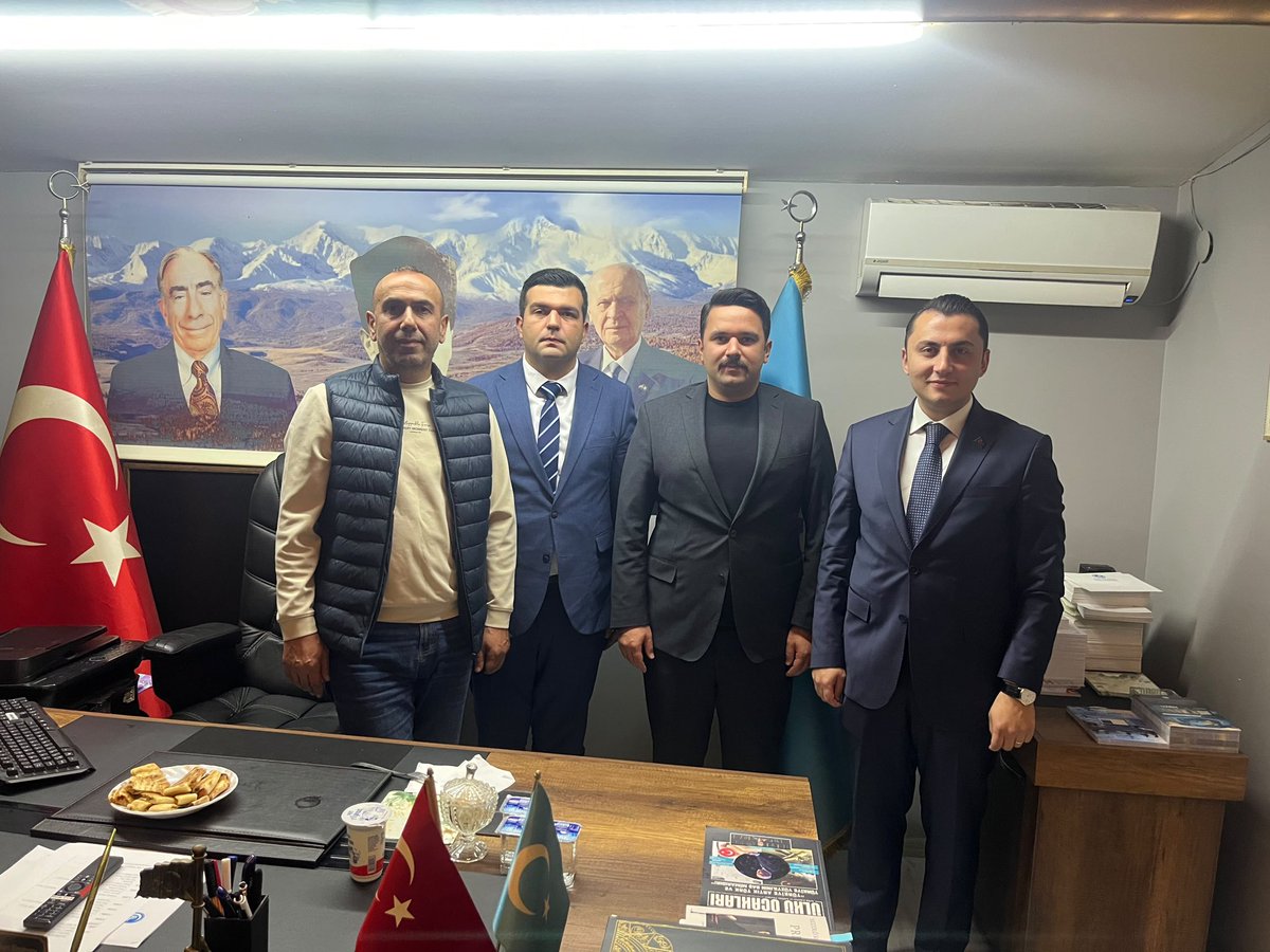 Aalparslandogan's tweet photo. 📍 Esenler

Ülkü Ocakları Esenler İlçe Başkanlığımızı ziyaret ederek, düzenlenen tilavet programına iştirak ettik.

Peygamber Efendimiz Hz. Muhammed’in (SAV) ruhuna, Başbuğumuz Alparslan Türkeş’in ruhuna, aziz şehitlerimizin ve tüm geçmişlerimizin ruhlarına Kur’an-ı Kerim okuyup dualar ettik.

Cenab-ı Allah okunan Kur’an-ı Kerim’i ve edilen duaları kabul eylesin.🇹🇷