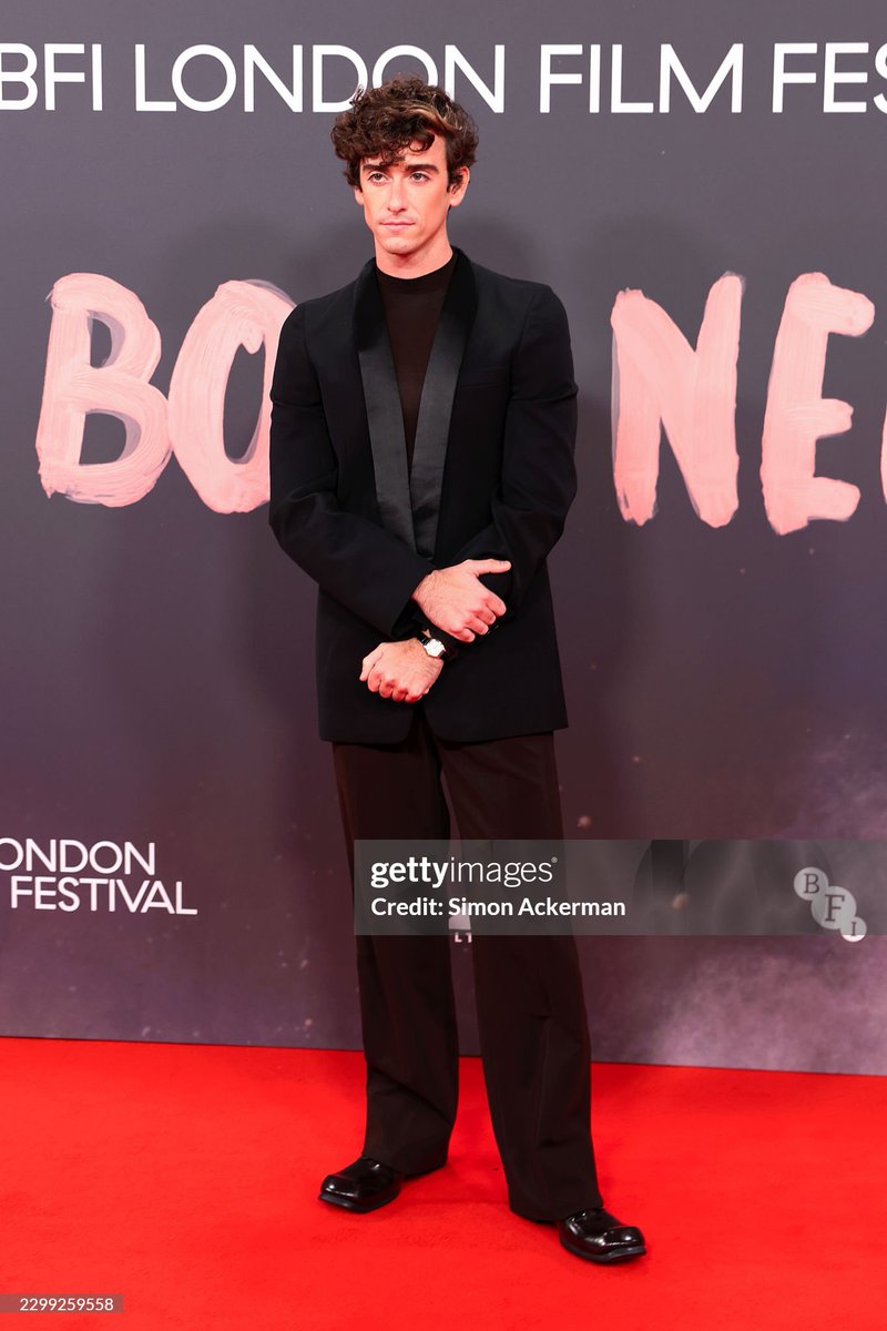 guitarricainfo's tweet photo. 📸 Guitarricadelafuente asiste a la gala de "La Bola Negra" durante el 70º Festival de Cine de Londres BFI en el Royal Festival Hall.

©️: Simon Ackerman y Joe Maher. https://t.co/SmQve7lzNO
