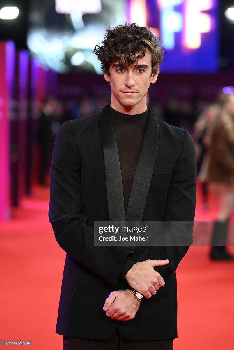 guitarricainfo's tweet photo. 📸 Guitarricadelafuente asiste a la gala de "La Bola Negra" durante el 70º Festival de Cine de Londres BFI en el Royal Festival Hall.

©️: Simon Ackerman y Joe Maher. https://t.co/SmQve7lzNO