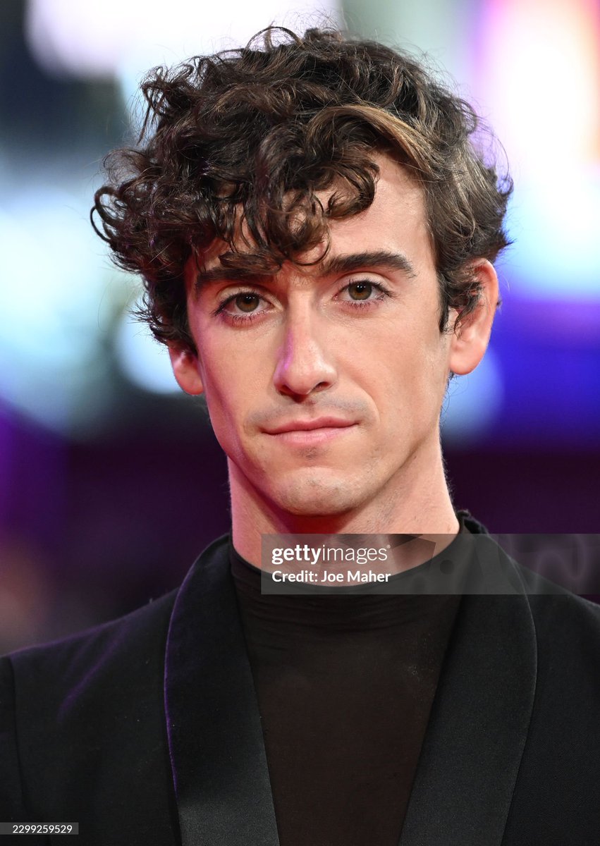 guitarricainfo's tweet photo. 📸 Guitarricadelafuente asiste a la gala de "La Bola Negra" durante el 70º Festival de Cine de Londres BFI en el Royal Festival Hall.

©️: Simon Ackerman y Joe Maher. https://t.co/SmQve7lzNO