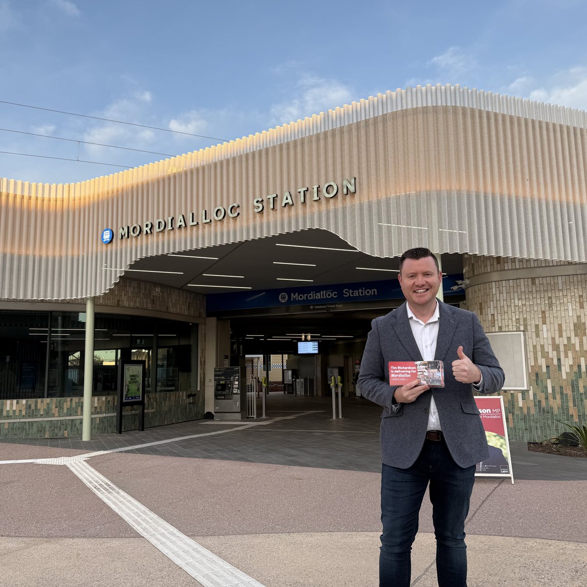 TimRichardsonMP's tweet photo. What a morning for a chat in Mordialloc! 👋 

So awesome to see the new open space, brand new Mordialloc Station and no more level crossings! 🚉 https://t.co/Srp1e7QsD5