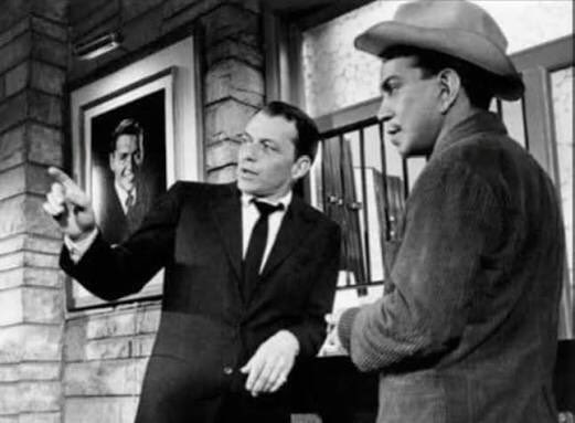 josimar__27's tweet photo. @kobzzle Frank Sinatra y Cantinflas >>>> toda la industria del cine de oro argentino https://t.co/yKYmQJt38R