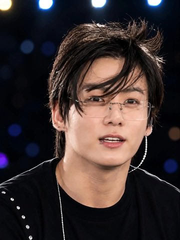 JEONKH_'s tweet photo. MOST HANDSOME MAN ALIVE https://t.co/f3x6hCazKg