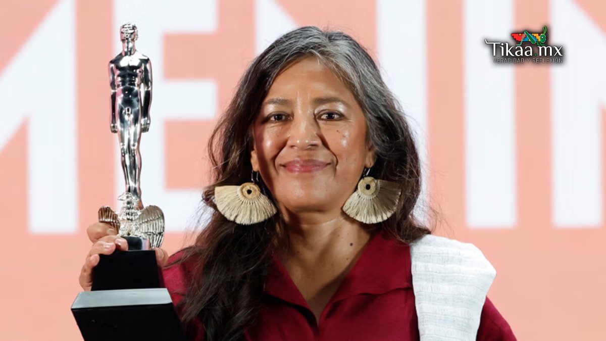 TikaaMx's tweet photo. 🎬🏆 Ángeles Cruz gana su primer Ariel como actriz por Las locuras. La cineasta mixteca ya suma otros tres como creadora. El premio reabre un debate: ¿Oaxaca ve al cine como cultura e identidad o sólo como atractivo turístico? #ÁngelesCruz #Ariel #Oaxaca https://t.co/8AJT9MP4sm