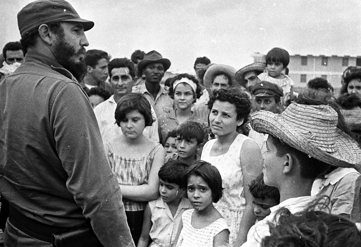 FSoldadodeIdeas's tweet photo. 14 de octubre de 1964, #FidelCastro visita los poblados afectados por el paso del Huracán Isabel.

https://t.co/QcmpugRWrT
#100AñosConFidel #Cuba #SomosContinuidad #RevoluciónCubana https://t.co/kRSyNfVe46