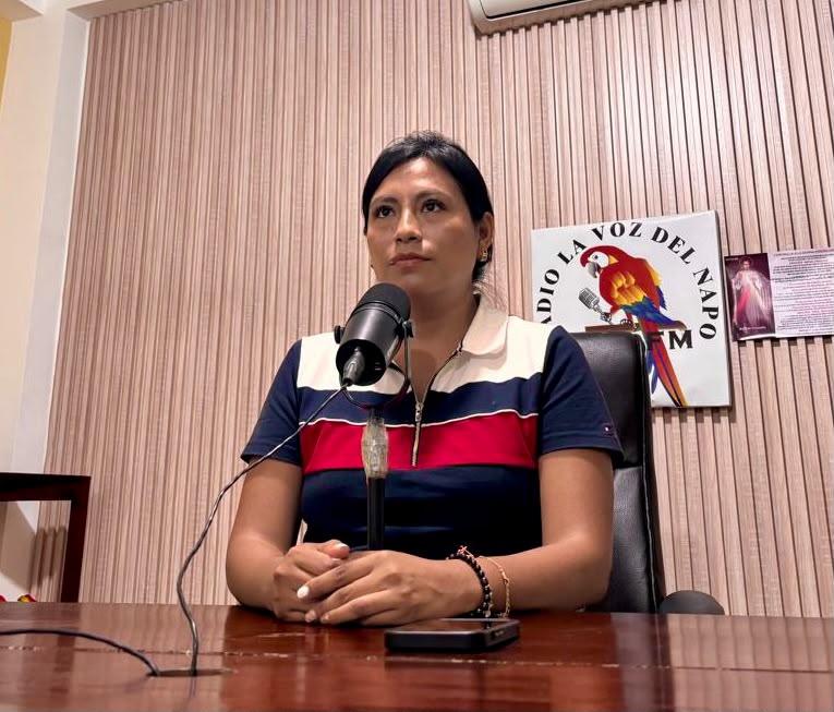 MIT_Ecuador's tweet photo. #MITEnMedios| La directora Zonal 2, Yésica Aigaje, en entrevista con #RadioLaVozdelNapoinformó sobre las acciones del Gobierno Nacional para fortalecer la vialidad y el acceso a vivienda.
🏠 Vivienda: Se realiza la construcción de 140 viviendas 100 % subsidiadas en Archidona, con un avance del 30 % y la generación de 100 empleos.
🛣️ Vialidad: Intervenimos la E45 Baeza–Narupa–Coca, ejecutamos mantenimiento en el puente sobre el río Tena y en la vía El Chaco–San Carlos, y próximamente iniciaremos trabajos en la “Y” de Baeza–Papallacta.
🚜 Además, fortalecemos nuestra capacidad de respuesta ante eventos climáticos con nuevo equipo caminero y avanzamos en la intervención de la E486 Campo Cocha–Yuralpa.