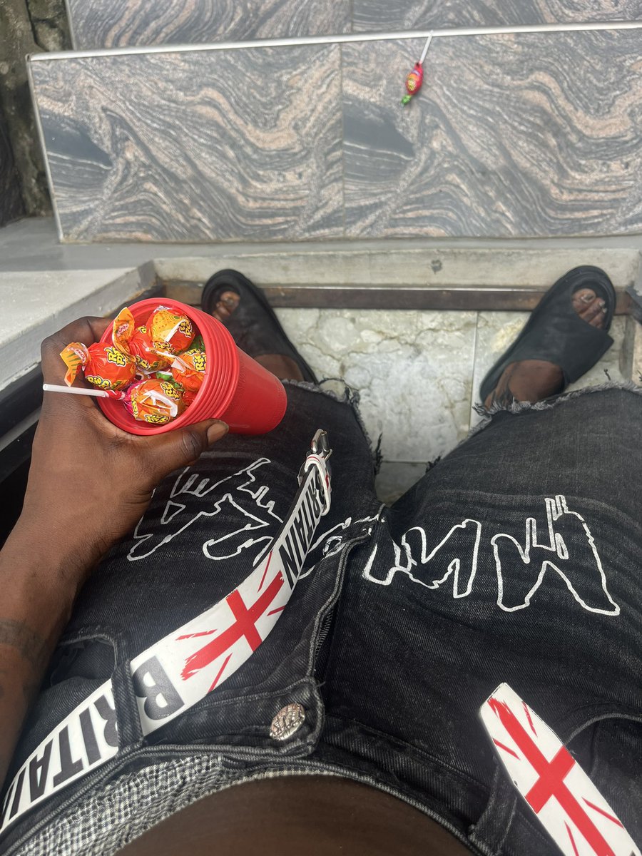 don_dollarsmart's tweet photo. Iced out & unbothered.
Mercedes on the head, Gucci on the eyes, Supreme on
Stacks on the neck, smoke in the air 💨
They talking, I’m living.
#StreetKing #IcedOut #Supreme #Gucci #SoftLifeHardMoves https://t.co/VAa5l4lMAN