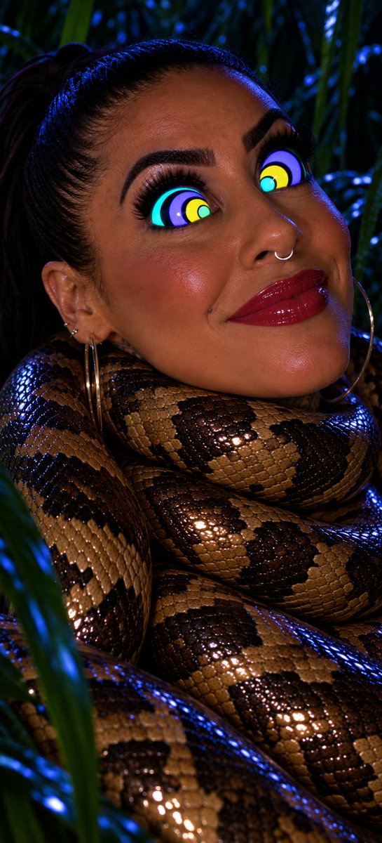 RealHypnoClub's tweet photo. An evening with Kaa.
#hypnotized #hypnosis #hypno #kaaeyes #trance #happytrance #ping #kaa #kaathesnake #hypnoeyes #hypnokink https://t.co/0PR2DTMr1x
