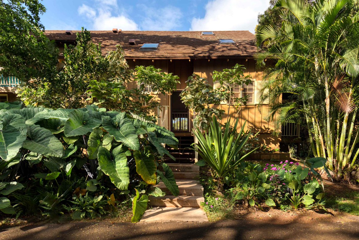 HawaiiLife's tweet photo. Just listed by Rob Stephenson, R(S) is 100 Lio Pl K-4, Maunaloa, Molokai for $505,000.

https://t.co/TQWJaZ94A1

This 2-bedroom, 2-bath oceanfront condo at Paniolo Hale is currently operating as a short-term rental and being sold fully furnished and turnkey. https://t.co/hLOuWMAOX4