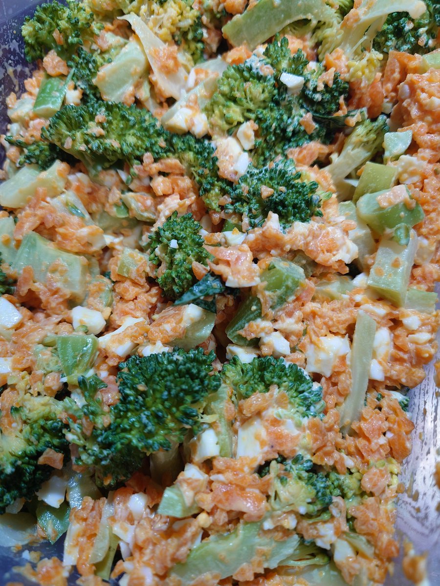 marinahaikiru's tweet photo. 【昼クワお知らせ】
10/10ランチのお品書き
キーマカレー〜野菜を食え〜
人参ブロッコリーサラダ〜ニンニクが食欲そそる〜
いつものポン酢サラダ〜水菜もぶっこんだ〜
野菜スープ〜ウィンナーだで〜

ご予約・ご来店お待ちしてまーす! https://t.co/ttmMo7Fa9N