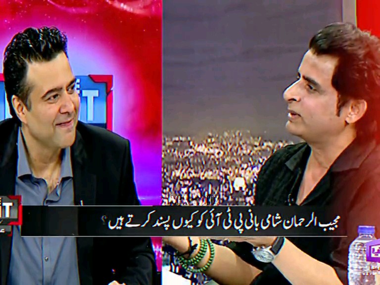 A split-screen broadcast image of two men, with Urdu text below reading "سیب الرحمان شاہ، پانی بی آئی کر کیوں پیئر کر رہے ہیں؟".