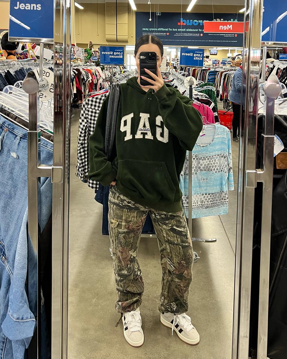 beyzaaytan's tweet photo. all of the vintage vibes 🫶🏼

_
#streetstyle #streetwearfashion #baggy #pinterestaesthetic #fitspo #comfystyle #vintagestreetwear https://t.co/5gaGUGum60