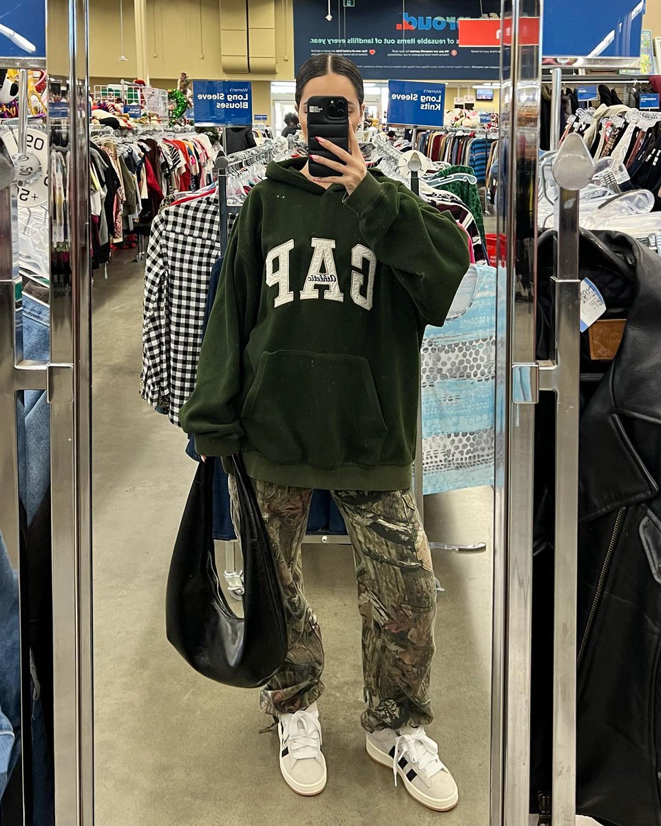 beyzaaytan's tweet photo. all of the vintage vibes 🫶🏼

_
#streetstyle #streetwearfashion #baggy #pinterestaesthetic #fitspo #comfystyle #vintagestreetwear https://t.co/5gaGUGum60