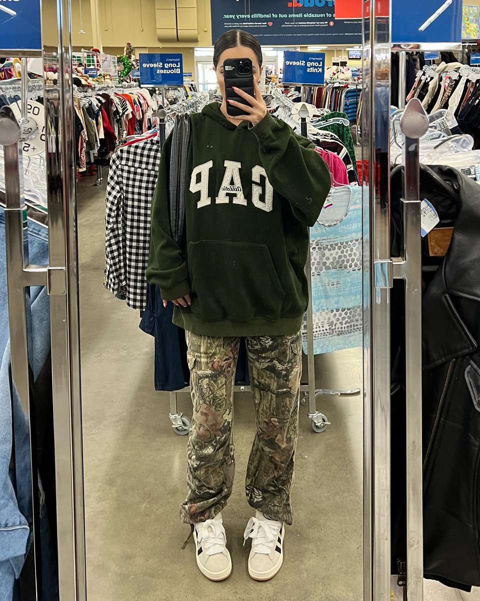 beyzaaytan's tweet photo. all of the vintage vibes 🫶🏼

_
#streetstyle #streetwearfashion #baggy #pinterestaesthetic #fitspo #comfystyle #vintagestreetwear https://t.co/5gaGUGum60