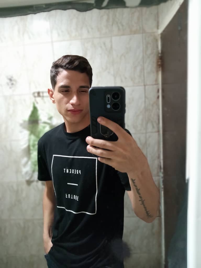 userlock12's tweet photo. Chudai 
#Heteroengañado #hetero #Caracas https://t.co/g4nDPkC7W8