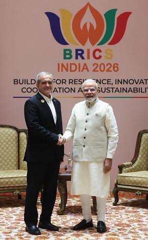 Dr__Sayan's tweet photo. @garvit_sethii Modi likes dictator counties... Modi clearly sided with Russia, Iran, China.

What did u expected? Red carpet from USA?

Look at these pics. Iran got exceptional treatment from Modi in between war  with USA. https://t.co/67YjDVuYAg
