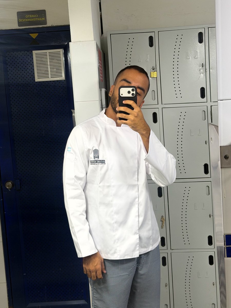 manuelsierrab's tweet photo. sumele chef aficionado a mi hoja de vida ps 😌 https://t.co/dZMKTiaToi