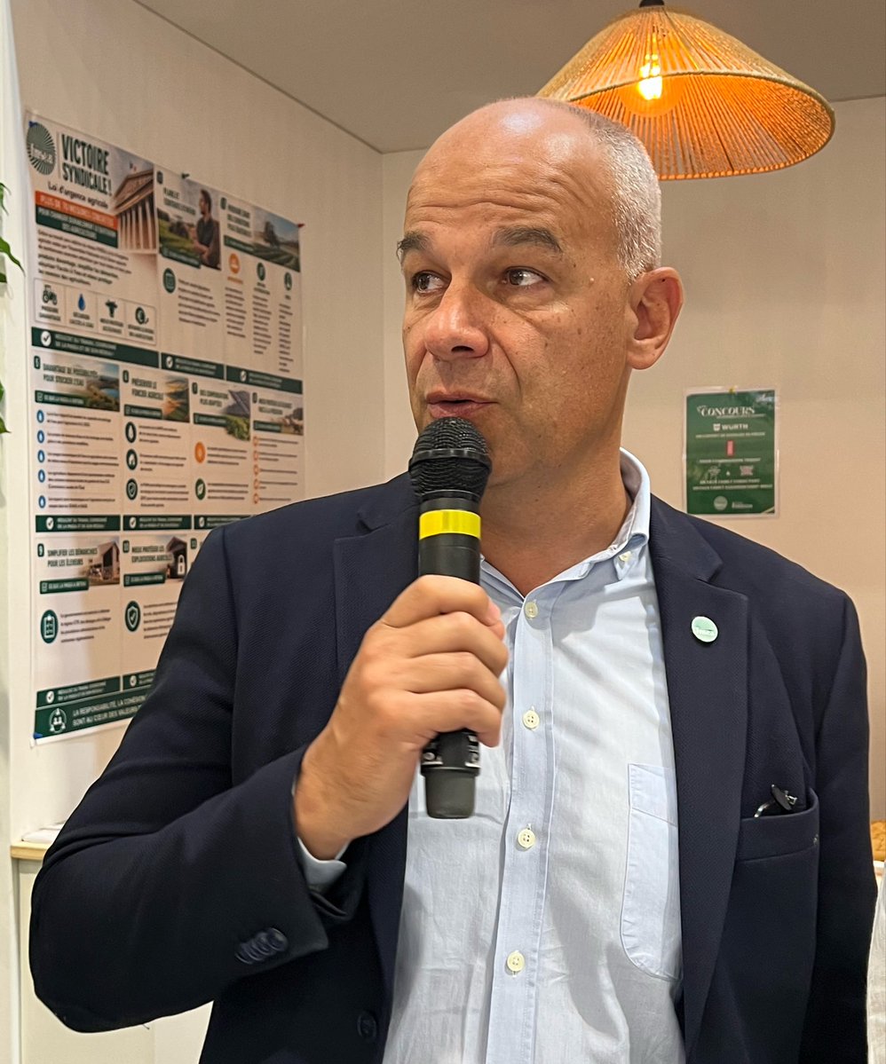 FNSEA's tweet photo. « Reconnaître les avancées lorsqu’elles sont là, mais aussi dire clairement ce qui reste à faire. »

Après les annonces de la ministre de l’Agriculture au Sommet de l’Élevage, plusieurs demandes de la FNSEA ont été entendues grâce à la mobilisation de nos réseaux et de Jeunes Agriculteurs :

Prêts à taux zéro, rééchelonnement des prêts pour les jeunes installés, simplification concernant le GNR et les engrais, meilleur contrôle de l’assurance prairie, activation de la réserve de 2 % pour la prédation et accélération des textes de la loi d’urgence agricole.

Nous saluons ces avancées. Mais dans les fermes, l’urgence reste totale.

Nous attendons maintenant un véritable plan de rebond, avec les financements nécessaires dans les lois de finances. Nous maintenons également notre demande d’une aide de 30 centimes par litre de GNR, directement appliquée sur la facture.

Des annonces, oui. Maintenant, des actes. Et vite.

@Agri_Gouv @gouvernementFR @AnnieGenevard @JeunesAgri
