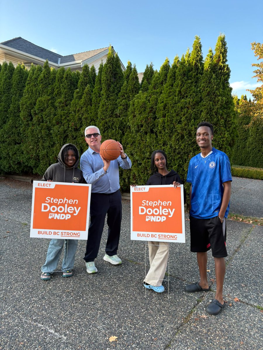 _StephenDooley's tweet photo. Delivering some signs in Surrey-Cloverdale! 

Click the link in my bio to request yours today! 🍊 https://t.co/4hRRJyhzXi