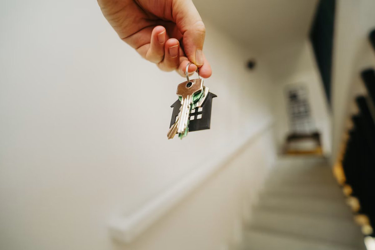 HedixBR's tweet photo. Comprar uma casa nos EUA ficou mais caro: o financiamento de 30 anos chegou a 7,40%, maior taxa em quase três anos.

Você acha que os juros vão cair ainda neste ano? https://t.co/A7oJ9vetm3