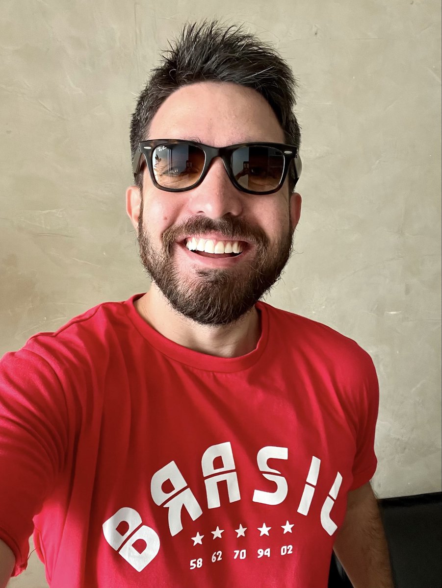 jotapefaria's tweet photo. 30 de outubro de 2022.

Quem sobreviveu à pandemia, e perdeu pessoas queridas, sabe o significado dessa Festa da Vitória.

Foi uma alegria encontrar tantos amigos.

Vamos TODOS nos unir, pessoal!

Venceremos de novo dia 25, @LulaOficial! ♥️ https://t.co/uWHMcSPYZL