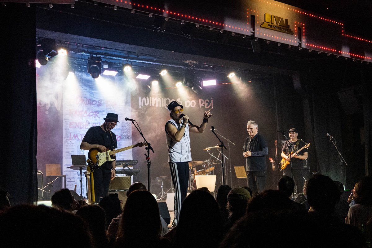 inimigosdorei's tweet photo. Quem esteve com a gente no Teatro Rival? 🤘🎸

Bora reviver os melhores momentos dessa noite incrível com essas fotos!  

E aí, partiu próximo show? Por aqui estamos prontos🔥 https://t.co/izV87eBdnX