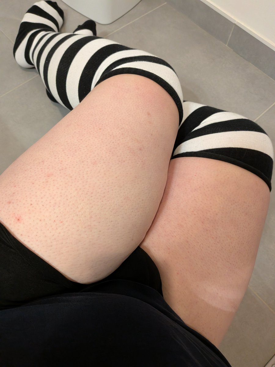 Yuwukuwu's tweet photo. Idk why I like being on the floor so don't ask why, instead come here and rub my thighs :3 https://t.co/eXfsvo4WaJ