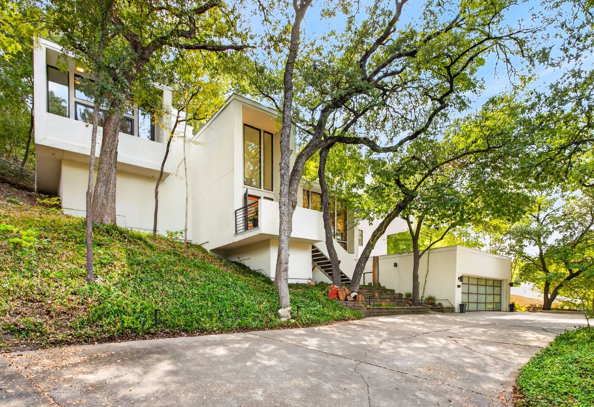 League_RE's tweet photo. π JUST LISTED! Welcome to 3817 Harlanwood Drive, Fort Worth, TX 76109!
4 Beds
2 Full & 2 Half Baths
3,826 SqFt
Built in 1977
π² For details or a private showing, connect with Amanda Easley at 817-637-6959. More information at https://t.co/EFSDe2Gtia!
#ReadyToServe https://t.co/e0AtKk9w2c