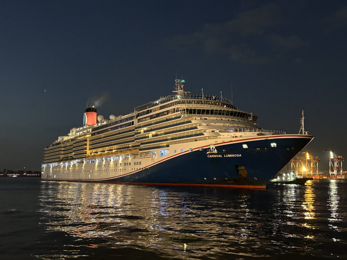 Cruise_Terminal's tweet photo. おはようございます☀
ただいま東京国際クルーズターミナルにCarnival Luminosaが入港しました🛳️
トリコロールのペイントが印象的な船体です🇫🇷
本船は本日出港予定です🗓️
是非ターミナルまでお越しください！

#東京国際クルーズターミナル
#Carnival_Luminosa https://t.co/N5eHxVa807